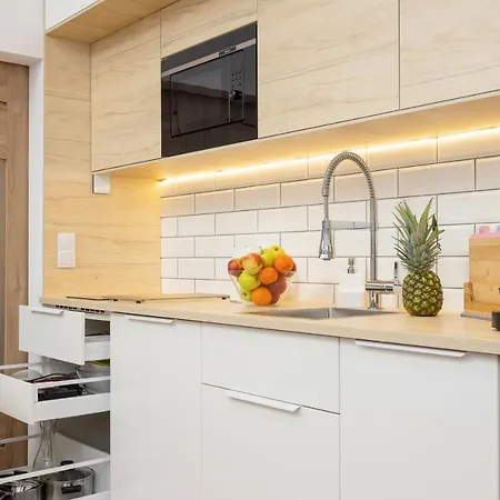 Underground Bogdanskiego By Renters *